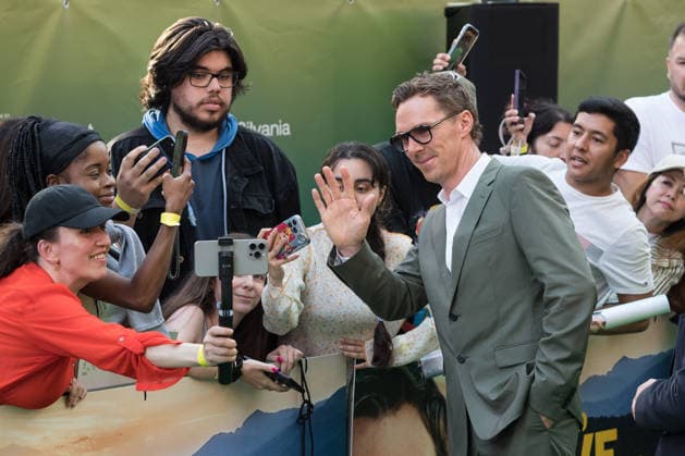 How To Live On Earth World Premiere in London LONDON, UNITED KINGDOM - JUNE 22: Benedict Cumberbatch poses for photos with fans as he attends the world premiere of How To Live On Earth at Odeon Luxe Leicester Square in London, United Kingdom on June 22, 2026. Wiktor Szymanowicz Anadolu London United Kingdom. Editorial use only. Please get in touch for any other usage.  Copyright: x2026xAnadoluxWiktorxSzymanowiczx