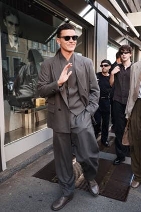 IPA85954260 - Milan, Milan Fashion Week Menswear Spring Summer 2027 - Men s Fashion, Spring Summer 2027 - Giorgio Armani Fashion Show - Guests arriving. Pictured: Aron Piper (Spanish-German actor and singer)  Copyright: xAlessandroxBremecx xx 85954260