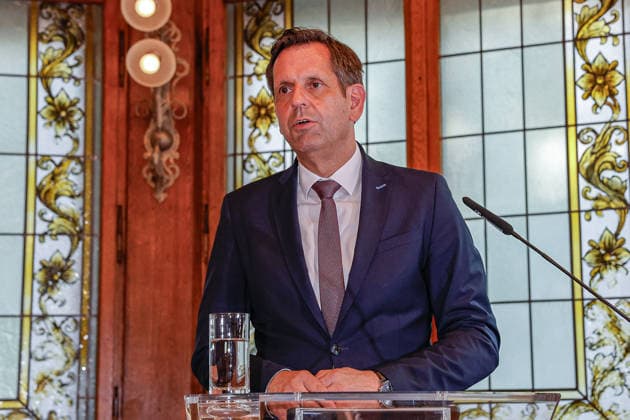 Verleihung der Niedersächsischen Sportmedaille: Ministerpräsident Lies und Sportministerin Behrens ehren niedersächsische Athletinnen und Athleten Olaf Lies, Niedersächsischer Ministerpräsident, Begrüßungsrede 30175 Hannover, Lüerstraße 5 Gästehaus der Niedersächsische Niedersachsen, Region Hannover Germany *** Award Ceremony for the Lower Saxony Sports Medal