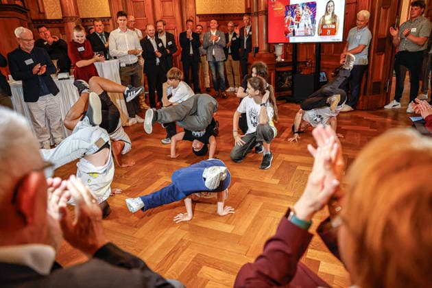 Verleihung der Niedersächsischen Sportmedaille: Ministerpräsident Lies und Sportministerin Behrens ehren niedersächsische Athletinnen und Athleten Breakdance Hip Hop Performance mit Lil Bangs HBT 30175 Hannover, Lüerstraße 5 Gästehaus der Niedersächsische Niedersachsen, Region Hannover Germany *** Award Ceremony for the Lower Saxony Sports Medal