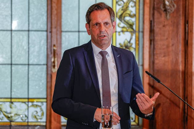 Verleihung der Niedersächsischen Sportmedaille: Ministerpräsident Lies und Sportministerin Behrens ehren niedersächsische Athletinnen und Athleten Olaf Lies, Niedersächsischer Ministerpräsident, Begrüßungsrede 30175 Hannover, Lüerstraße 5 Gästehaus der Niedersächsische Niedersachsen, Region Hannover Germany *** Award Ceremony for the Lower Saxony Sports Medal