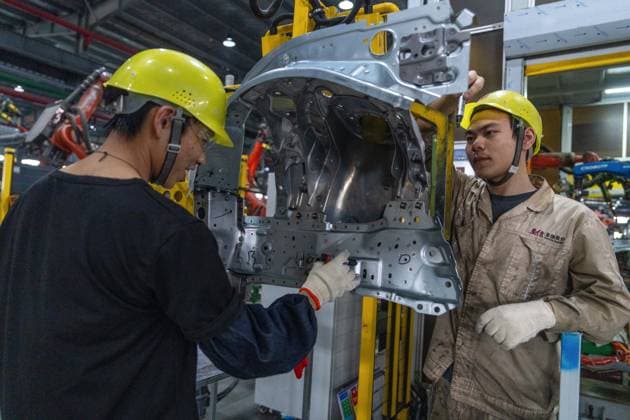 JINHUA, CHINA - JUNE 22: Employees work on the production line at the workshop of new energy vehicle components enterprise on June 22, 2026 in Jinhua, Zhejiang Province of China.  Copyright: xVCGx 111649698782