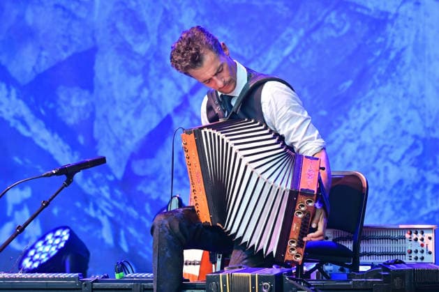 Open Air Konzert des Herbert Pixner Projekts auf der Toscana Halbinsel in Gmunden, fotografiert am 22.06.26. Das Bild zeigt en Bandleader und Harmonikaspieler Herbert Pixner 2022 - Open Air Konzert des Herbert Pixner Projekts auf der Toscana HAlbinsel in Gmunden, am 22.06.26