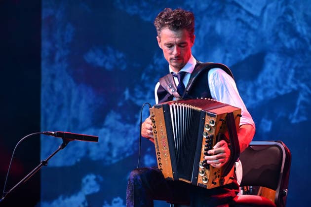 Open Air Konzert des Herbert Pixner Projekts auf der Toscana Halbinsel in Gmunden, fotografiert am 22.06.26. Das Bild zeigt den Bandleader und Harmonikaspieler Herbert Pixner 2022 - Open Air Konzert des Herbert Pixner Projekts auf der Toscana HAlbinsel in Gmunden, am 22.06.26