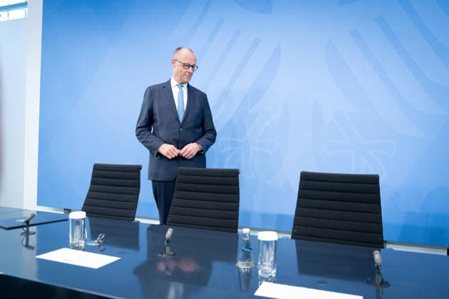 Bundeskanzler Friedrich Merz Berlin, Bundeskanzleramt, Übergabe Bericht der Alterssicherungskommission , Bundeskanzler Friedrich Merz, Pressekonferenz Berlin Berlin GER *** Chancellor Friedrich Merz, Berlin, Federal Chancellery, Presentation of the Report by the Commission on Old-Age Security, Chancellor Friedrich Merz, Press Conference, Berlin, Berlin, GER,detected_source_language
