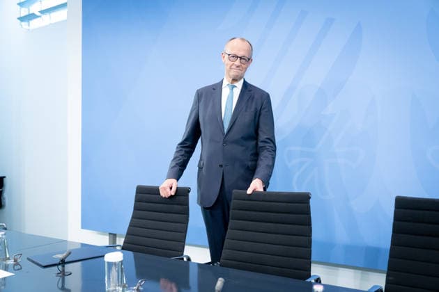 Bundeskanzler Friedrich Merz Berlin, Bundeskanzleramt, Übergabe Bericht der Alterssicherungskommission , Bundeskanzler Friedrich Merz, Pressekonferenz Berlin Berlin GER *** Chancellor Friedrich Merz, Berlin, Federal Chancellery, Presentation of the Report by the Commission on Old-Age Security, Chancellor Friedrich Merz, Press Conference, Berlin, Berlin, GER,detected_source_language
