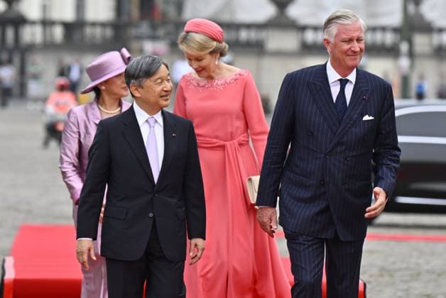 Japanese Emperor Naruhito, King Philippe - Filip of Belgium follow by Japanese Empress Masako and Queen Mathilde of Belgium at the official welcoming ceremony at the Place des Palais Paleizenplein, in Brussels, during the official state visit of the Japanese Emperor and Empress to Belgium on Tuesday 23 June 2026. The Emperor and Empress of Japan visit Belgium from June 20-25.  ERICxLALMAND 178909667