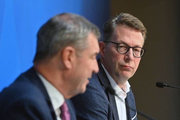 v.li:Markus SOEDER (Ministerpraesident Bayern und CSU Vorsitzender), Markus BLUME (CSU,Bayerischer Staatsminister für Wissenschaft und Kunst), Pressekonferenz der Bayerischen Staatsregierung nach Kabinettssitzung am 23.06.2026 im Prinz Carl Palais in Muenchen. *** From left
