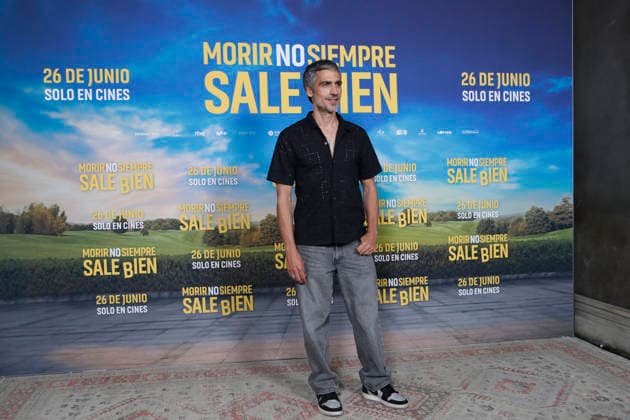 June 23, 2026, Madrid, Madrid, Spain: Spanish actor RAUL PRIETO poses for the media during the photocall for the presentation of the movie Morir no siempre sale bien held at Leclab Madrid. Directed by Claudia Pinto the black comedy film tells the story of two families from different social backgrounds forced to interact after the kidnapping of a corpse. The cinematic project explores social differences through irony and empathy offering a critical portrait of modern society. Madrid Spain - ZUMAo127 20260623_zep_o127_011 Copyright: xHugoxOrtunox