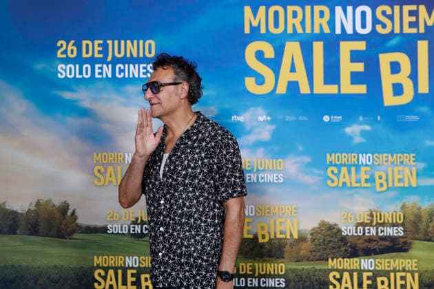 June 23, 2026, Madrid, Madrid, Spain: Spanish actor JUAN CARLOS VELLIDO poses for the media during the photocall for the presentation of the movie Morir no siempre sale bien held at Leclab Madrid. Directed by Claudia Pinto the black comedy film tells the story of two families from different social backgrounds forced to interact after the kidnapping of a corpse. The cinematic project explores social differences through irony and empathy offering a critical portrait of modern society. Madrid Spain  - ZUMAo127 20260623_zep_o127_042 Copyright: xHugoxOrtunox