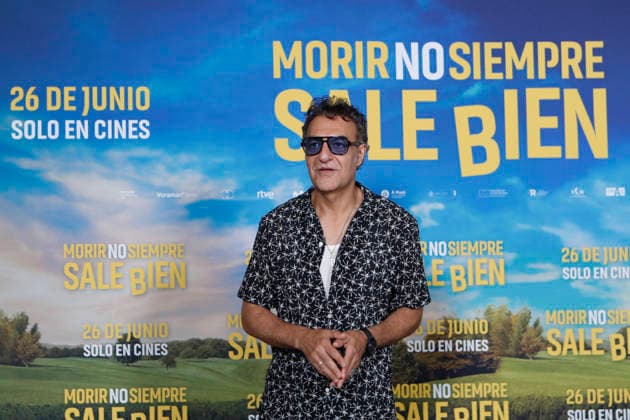 June 23, 2026, Madrid, Madrid, Spain: Spanish actor JUAN CARLOS VELLIDO poses for the media during the photocall for the presentation of the movie Morir no siempre sale bien held at Leclab Madrid. Directed by Claudia Pinto the black comedy film tells the story of two families from different social backgrounds forced to interact after the kidnapping of a corpse. The cinematic project explores social differences through irony and empathy offering a critical portrait of modern society. Madrid Spain - ZUMAo127 20260623_zep_o127_044 Copyright: xHugoxOrtunox