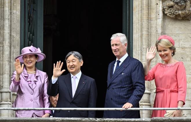 L-R, Japanese Empress Masako, Japanese Emperor Naruhito, King Philippe - Filip of Belgium and Queen Mathilde of Belgium wave from the balcony during a visit to the City Hall of Brussels, during the official state visit of the Japanese Emperor and Empress to Belgium on Tuesday 23 June 2026. The Emperor and Empress of Japan visit Belgium from June 20-25.  ERICxLALMAND 178940653