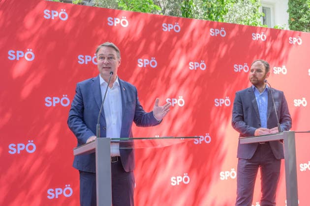 photonews.at – Wien, 23.06.2026. Pressegespräch der SPÖ zur Sommertour Ordnen statt Spalten . Der Bundesparteivorsitzende und der Bundesgeschäftsführer informieren über die Sommertour der SPÖ sowie deren politische Schwerpunkte und geplante Aktivitäten. PHOTO: Vizekanzler Andreas Babler (SPÖ) und Bundesgeschäftsführer der SPÖ Klaus Seltenheim SPÖ press briefing on the party s Ordnen statt Spalten summer tour. The party leader and secretary general outline the campaign s political priorities and upcoming activities. Sommertour, Opposition, Parteipolitik, Kommunikation, Öffentlichkeit, Dialog, Tour, opposition, communication, outreach Pressegespräch der SPÖ zur Sommertour Ordnen statt Spalten *** photonews at – Vienna, June 23, 2026 