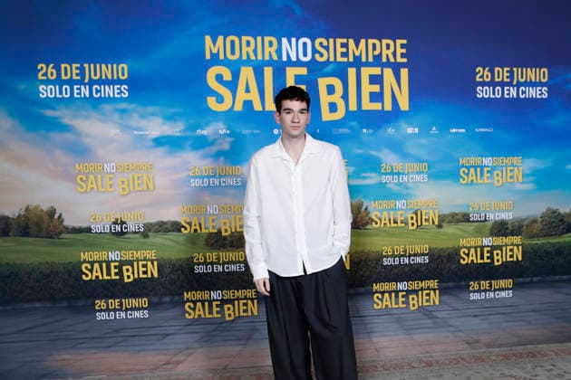 June 23, 2026, Madrid, Madrid, Spain: Spanish actor JORGE MOTOS poses for the media during the photocall for the presentation of the movie Morir no siempre sale bien held at Leclab Madrid. Directed by Claudia Pinto the black comedy film tells the story of two families from different social backgrounds forced to interact after the kidnapping of a corpse. The cinematic project explores social differences through irony and empathy offering a critical portrait of modern society. Madrid Spain - ZUMAo127 20260623_zep_o127_085 Copyright: xHugoxOrtunox