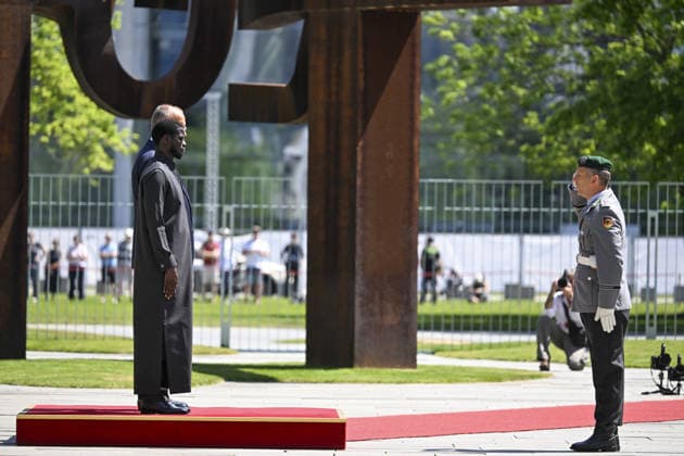 Senegal President Bassirou Diomaye Faye welcomed in Berlin BERLIN, GERMANY - JUNE 23: Senegalese President Bassirou Diomaye Faye (front-L) is formally welcomed by German Chancellor Friedrich Merz (rear-L) during an official ceremony at the Chancellery in Berlin, Germany, during his visit to the country, on June 23, 2026. Halil Sagirkaya Anadolu Berlin Germany. Editorial use only. Please get in touch for any other usage.  Copyright: x2026xAnadoluxHalilxSagirkayax