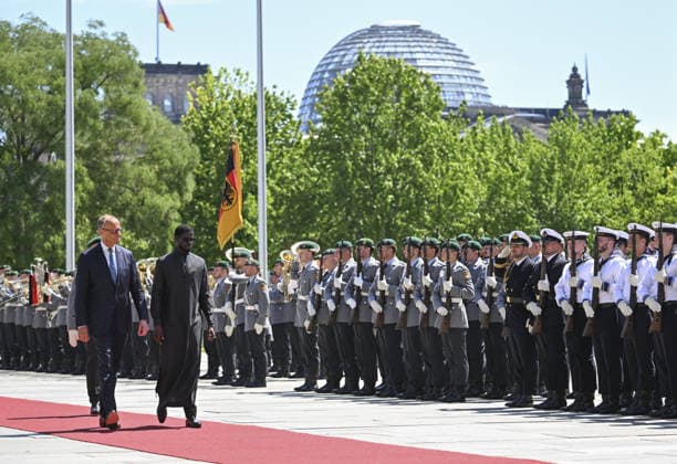Senegal President Bassirou Diomaye Faye welcomed in Berlin BERLIN, GERMANY - JUNE 23: Senegalese President Bassirou Diomaye Faye (R) is formally welcomed by German Chancellor Friedrich Merz (L) during an official ceremony at the Chancellery in Berlin, Germany, during his visit to the country, on June 23, 2026. Halil Sagirkaya Anadolu Berlin Germany. Editorial use only. Please get in touch for any other usage.  Copyright: x2026xAnadoluxHalilxSagirkayax