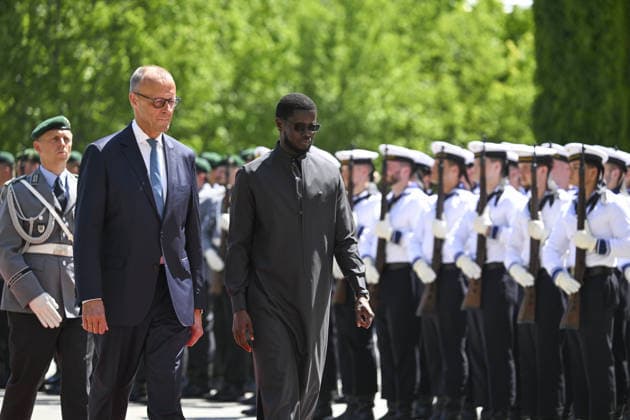 Senegal President Bassirou Diomaye Faye welcomed in Berlin BERLIN, GERMANY - JUNE 23: Senegalese President Bassirou Diomaye Faye (R) is formally welcomed by German Chancellor Friedrich Merz (L) during an official ceremony at the Chancellery in Berlin, Germany, during his visit to the country, on June 23, 2026. Halil Sagirkaya Anadolu Berlin Germany. Editorial use only. Please get in touch for any other usage.  Copyright: x2026xAnadoluxHalilxSagirkayax