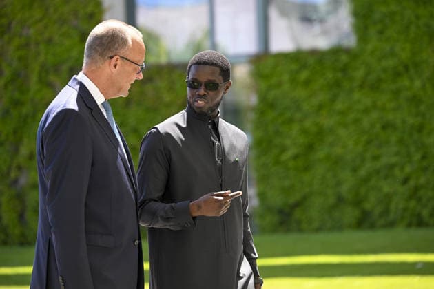 Senegal President Bassirou Diomaye Faye welcomed in Berlin BERLIN, GERMANY - JUNE 23: Senegalese President Bassirou Diomaye Faye (R) is formally welcomed by German Chancellor Friedrich Merz (L) during an official ceremony at the Chancellery in Berlin, Germany, during his visit to the country, on June 23, 2026. Halil Sagirkaya Anadolu Berlin Germany. Editorial use only. Please get in touch for any other usage.  Copyright: x2026xAnadoluxHalilxSagirkayax