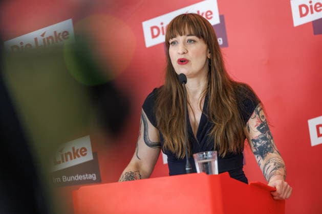 Statement Die Linke Heidi Reichinnek bei einem Statement Die Linke am 23.06.26 in Berlin. Berlin Berlin Deutschland Reichstag *** Statement by Die Linkes Heidi Reichinnek during a Die Linke event on June 23, 2026, in Berlin, Berlin, Berlin, Germany, Reichstag,detected_source_language