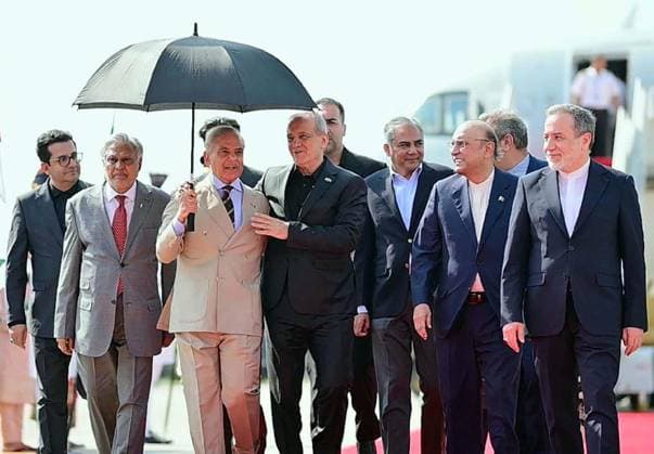June 23, 2026, Pakistan: President Asif Ali Zardari and Prime Minister Muhammad Shehbaz Sharif Welcome Dr. Masoud Pezeshkian, President of Islamic Republic of Iran, at Nur Khan Airbase in Rawalpindi Pakistan  - ZUMAas3_ 20260623_zaf_as3_015 Copyright: xPPIx