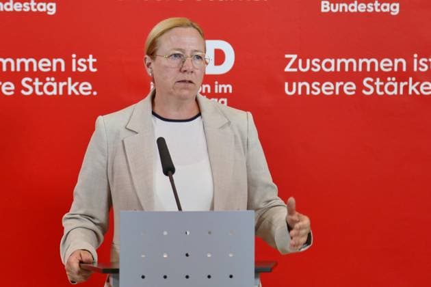 News Bilder des Tages Berlin, Deutschland, 23.06.2026: Deutscher Bundestag: SPD-Fraktionssitzung: Dagmar Schmidt *** Berlin, Germany, June 23, 2026 German Bundestag SPD Caucus Meeting Dagmar Schmidt,detected_source_language Copyright: xdtsxNachrichtenagenturx dts_124662