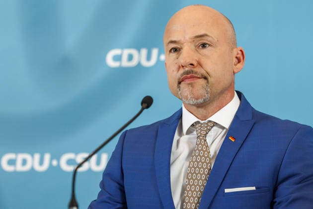 Statement vor den Fraktionssitzung der CDU CSU Alexander Hoffmann, stellvertretender Fraktionsvorsitzender der CDU CSU im Bundestag spricht waehrend eines Statement vor den Fraktionssitzungen am 23.06.2026 in Berlin. Berlin Berlin Deutschland Reichstag *** Statement before the CDU CSU parliamentary group meeting