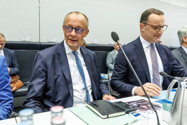 Statement vor den Fraktionssitzung der CDU CSU Bundeskanzler Friedrich Merz (CDU) und Jens Spahn, Fraktionsvorsitzender der CDU CSU vor der Fraktionssitzung am 23.06.26 in Berlin. Berlin Berlin Deutschland Reichstag *** Statement before the CDU CSU parliamentary group meeting by Federal Chancellor Friedrich Merz of the CDU and Jens Spahn, CDU CSU parliamentary group leader, before the parliamentary group meeting on June 23, 2026, in Berlin, Berlin, Berlin, Germany, Reichstag,detected_source_language