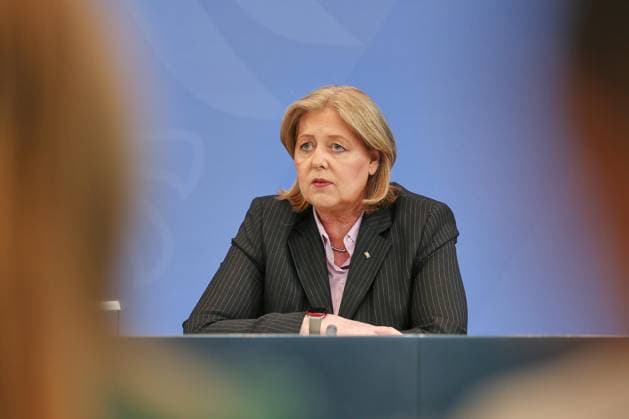 Berlin, Deutschland, 23.06.2026: Bundeskanzleramt: Übergabe des Berichts der Alterssicherungskommission: Bundesministerin für Arbeit und Soziales Bärbel Bas (SPD) *** Berlin, Germany, June 23, 2026 Federal Chancellery Presentation of the report by the Commission on Old-Age Security Federal Minister of Labor and Social Affairs Bärbel Bas (SPD),detected_source_language Copyright: xdtsxNachrichtenagenturx dts_124499