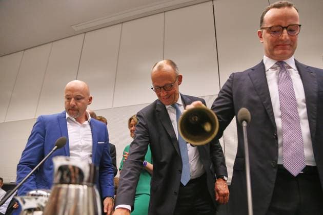 Berlin, Deutschland, 23.06.2026: Deutscher Bundestag: Unions-Fraktionssitzung: Alexander Hoffmann (CSU), Bundeskanzler Friedrich Merz (CDU) und Jens Spahn (CDU) *** Berlin, Germany, June 23, 2026 German Bundestag Union Caucus Meeting Alexander Hoffmann (CSU), Federal Chancellor Friedrich Merz (CDU), and Jens Spahn (CDU),detected_source_language Copyright: xdtsxNachrichtenagenturx dts_124622