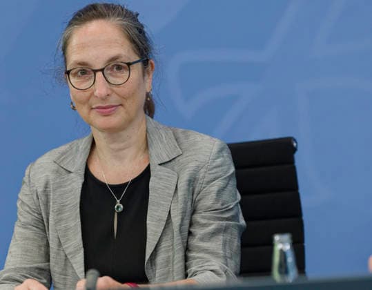 Übergabe Empfehlungen Rentenkommission 2026-06-23 Deutschland, Berlin Pressekonferenz zur Übergabe der Empfehlungen der sogenannten Rentenkommission an Bundeskanzler und Bundesministerin für Arbeit und Soziales. Im Bild Prof. Constanze Janda, Ko-Vorsitzende der Rentenkommission. *** Presentation of the Recommendations of the Pension Commission, June 23, 2026, Berlin, Germany