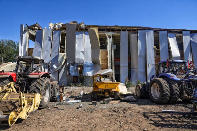News Bilder des Tages RECORD DATE NOT STATED The aftermath of a Russian missile strike on an agricultural enterprise in Odesa region, Ukraine, on June 21, 2026. Late on June 21, Russian forces launched an Iskander ballistic missile strike on a civilian agricultural enterprise, completely destroying a warehouse building and damaging the facade of a two-story building and agricultural machinery. One person was killed and three others were injured and hospitalized (Photo by Nina Liashonok Ukrinform) Agricultural enterprise hit by Russian strike in Odesa region  Copyright: xNinaxLiashonokx