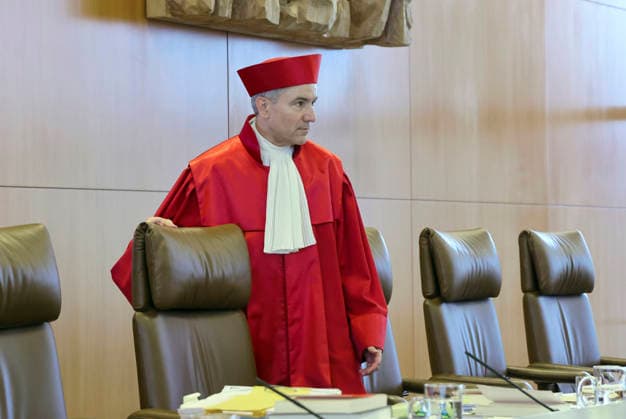 Vor dem Bundesverfassungsgericht in Karlsruhe hat am Dienstag (23.06.2026) die muendliche Verhandlung ueber die Beschwerden von ARD und ZDF gegen die ausgebliebene Erhoehung des Rundfunkbeitrags begonnen (Foto: Richter des Ersten Senats des Bundesverfassungsgerichts, Praesident Stephan Harbarth). Die Sender zogen im November 2024 nach Karlsruhe, nachdem die Bundeslaender die von der Finanzkommission KEF empfohlene Anhebung zum 1. Januar 2025 um 58 Cent auf monatlich 18,94 Euro nicht umgesetzt hatten (AZ: 1 BvR 2524 24 und 1 BvR 2525 24). Ein Urteil wird erst in einigen Wochen erwartet. (Siehe epd-Meldung vom 23.06.2026) EDITORIAL USE ONLY *** On Tuesday, June 23, 2026, oral arguments began before the Federal Constitutional Court in Karlsruh Copyright: epd-bild JoergxDonecker jodo_foto_BVG23
