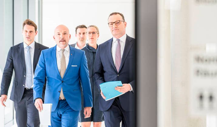 Jens Spahn + Alexander Hoffmann EUR, Deutschland, Berlin: 23.06.2026: Pressestatement vor der Fraktionssitzung mit dem Vorsitzenden der CDU CSU-Bundestagsfraktion, Jens Spahn, und dem Vorsitzenden der CSU im Bundestag, Alexander Hoffmann. *** Jens Spahn, Alexander Hoffmann, EUR, Germany, Berlin, June 23, 2026 Press statement prior to the parliamentary group meeting with Jens Spahn, Chair of the CDU CSU parliamentary group in the Bundestag, and Alexander Hoffmann, Chair of the CSU in the Bundestag,detected_source_language