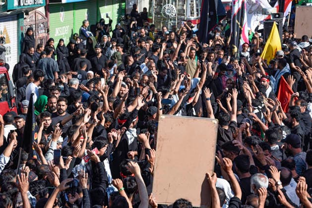 Shia mourners take out 7th Muharram procession in Srinagar™s old city Srinagar, Jun 23 (ANI): Shia mourners participate in the seventh Muharram procession through the old city, in Srinagar on Tuesday. Srinagar Jammu and Kashmir India Copyright: xANIx ANI_20260623302