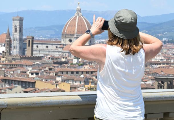 Extreme temperatures prompt extended heat alert in Florence FLORENCE, ITALY - JUNE 23: People are seen during heatwave in Florence, Italy on June 23, 2026. Due to an African heat wave pushing temperatures above 38°C in Florence, the city authorities have extended the red heat alert. Carlo Bressan Anadolu Florence Italy. Editorial use only. Please get in touch for any other usage.  Copyright: x2026xAnadoluxCarloxBressanx