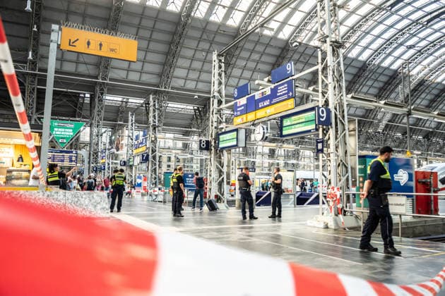 Aktuell: Schüsse am Frankfurter Hauptbahnhof - Eine Person schwer Verletzt - Polizei und Retttungsdienst im Großeinsatz 7aIMG: 0562875 Schüsse am Frankfurter HauptbahnhofHessen, Frankfurt am Main, Deutschland *** Breaking News Copyright: 7aktuell.dex xVincentxB. 0562875 20260623_7a_FFMHBFSCHUSS_562875
