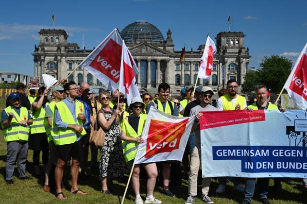 Protest against job cuts in Berlin BERLIN, GERMANY – JUNE 23: People take part in a rally titled For a public service with a future – together against job cuts! in Berlin, Germany, on June 23, 2026. A rally organized by the ver.di trade union against public sector job cuts. Volodymyr Sindieiev Anadolu Berlin Germany. Editorial use only. Please get in touch for any other usage.  Copyright: x2026xAnadoluxVolodymyrxSindieievx