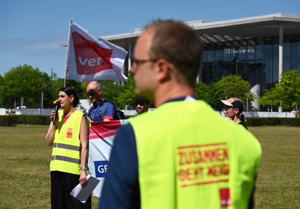 Protest against job cuts in Berlin BERLIN, GERMANY – JUNE 23: People take part in a rally titled For a public service with a future – together against job cuts! in Berlin, Germany, on June 23, 2026. A rally organized by the ver.di trade union against public sector job cuts. Volodymyr Sindieiev Anadolu Berlin Germany. Editorial use only. Please get in touch for any other usage.  Copyright: x2026xAnadoluxVolodymyrxSindieievx