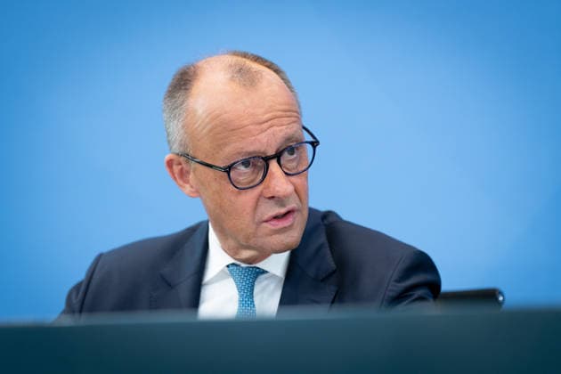 Bundeskanzler Friedrich Merz Berlin, Bundeskanzleramt, Übergabe Bericht der Alterssicherungskommission , Bundeskanzler Friedrich Merz Berlin Berlin GER *** Chancellor Friedrich Merz, Berlin, Federal Chancellery, Presentation of the Report by the Commission on Old-Age Security, Chancellor Friedrich Merz, Berlin, Berlin, GER,detected_source_language