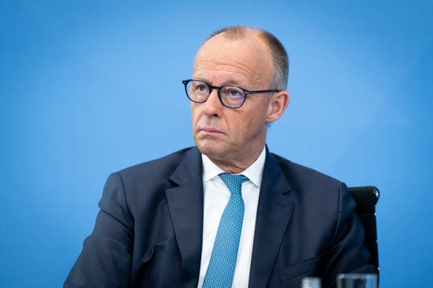 Bundeskanzler Friedrich Merz Berlin, Bundeskanzleramt, Übergabe Bericht der Alterssicherungskommission , Bundeskanzler Friedrich Merz Berlin Berlin GER *** Chancellor Friedrich Merz, Berlin, Federal Chancellery, Presentation of the Report by the Commission on Old-Age Security, Chancellor Friedrich Merz, Berlin, Berlin, GER,detected_source_language