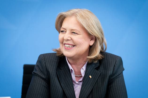 Bärbel Bas, Bundesministerin Berlin, Bundeskanzleramt, Übergabe Bericht der Alterssicherungskommission , Bärbel Bas, Bundesministerin für Arbeit und Soziales Berlin Berlin GER *** Bärbel Bas, Federal Minister, Berlin, Federal Chancellery, Presentation of the Report by the Commission on Old-Age Security, Bärbel Bas, Federal Minister of Labor and Social Affairs, Berlin, Berlin, GER,detected_source_language