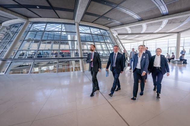 AfD, Alice Weidel, Tino Chrupalla Bundestag, Bundestagsfraktion, AfD, auf dem Weg zum Pressestatement, Vorsitzende, Bundessprecherin, Alice Weidel, Vorsitzender, Bundessprecher, Tino Chrupalla Berlin Berlin GER *** AfD, Alice Weidel, Tino Chrupalla, Bundestag, Bundestag parliamentary group, AfD, on the way to a press statement, chairwoman, national spokesperson, Alice Weidel, chairman, national spokesperson, Tino Chrupalla, Berlin, Berlin, GER,detected_source_language