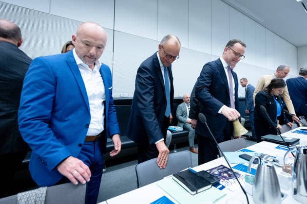 Bundestagsfraktion, CDU CSU Bundestag, Bundestagsfraktion, CDU CSU, Vorsitzender, Jens Spahn, CDU, Erster Stellvertreter, Alexander Hoffmann, CSU, Steffen Bilger, Erster Parlamentarischer Geschäftsführer, Friedrich Merz, Bundeskanzler Berlin Berlin GER *** Bundestag Parliamentary Group, CDU CSU Bundestag, Bundestag Parliamentary Group, CDU CSU, Chairman, Jens Spahn, CDU, First Deputy Chairman, Alexander Hoffmann, CSU, Steffen Bilger, First Parliamentary Secretary, Friedrich Merz, Federal Chancellor Berlin Berlin GER,detected_source_language