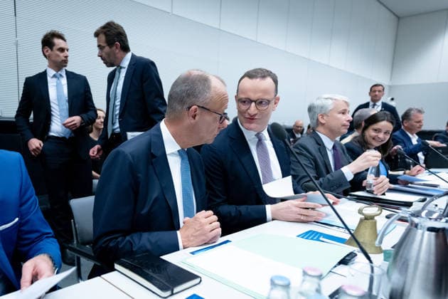 Bundestagsfraktion, CDU CSU Bundestag, Bundestagsfraktion, CDU CSU, Vorsitzender, Jens Spahn, CDU, Steffen Bilger, Erster Parlamentarischer Geschäftsführer, Friedrich Merz, Bundeskanzler Berlin Berlin GER *** Bundestag Parliamentary Group, CDU CSU Bundestag, Bundestag Parliamentary Group, CDU CSU, Chairman, Jens Spahn, CDU, Steffen Bilger, First Parliamentary Secretary, Friedrich Merz, Federal Chancellor Berlin Berlin GER,detected_source_language