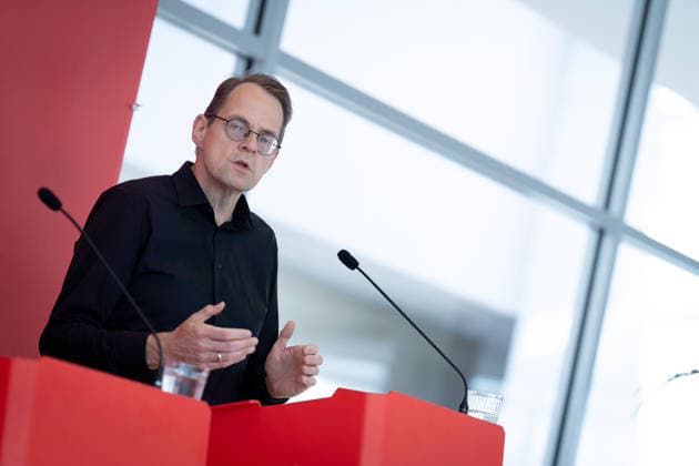 Pressestatement, Bundestag, Fraktion, Die Linke Pressestatement, Bundestag, Die Linke, Fraktionsvorsitzende, Sören Pellmann Berlin Berlin GER *** Press Statement, Bundestag, Parliamentary Group, The Left Press Statement, Bundestag, The Left, Parliamentary Group Chair, Sören Pellmann Berlin Berlin GER,detected_source_language