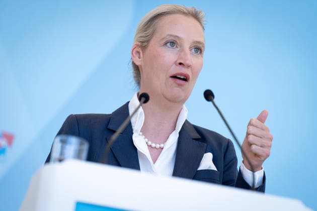 AfD, Alice Weidel Bundestag, Bundestagsfraktion, AfD, Pressestatement, Vorsitzende, Bundessprecherin, Alice Weidel, Vorsitzender, Bundessprecher, Tino Chrupalla Berlin Berlin GER *** AfD, Alice Weidel, Bundestag, Bundestag parliamentary group, AfD, press statement, chairwoman, federal spokesperson, Alice Weidel, chairman, federal spokesperson, Tino Chrupalla, Berlin, Berlin, GER,detected_source_language