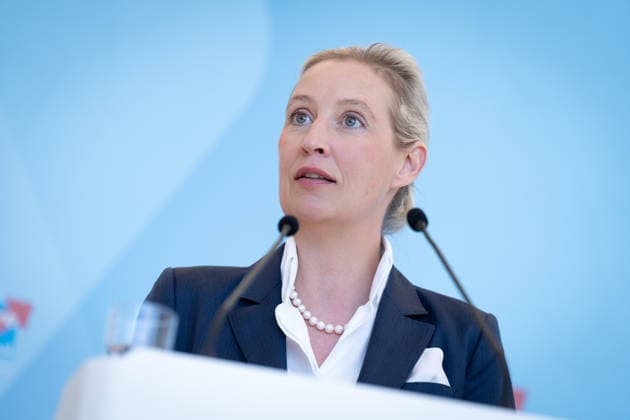 AfD, Alice Weidel Bundestag, Bundestagsfraktion, AfD, Pressestatement, Vorsitzende, Bundessprecherin, Alice Weidel, Vorsitzender, Bundessprecher, Tino Chrupalla Berlin Berlin GER *** AfD, Alice Weidel, Bundestag, Bundestag parliamentary group, AfD, press statement, chairwoman, federal spokesperson, Alice Weidel, chairman, federal spokesperson, Tino Chrupalla, Berlin, Berlin, GER,detected_source_language