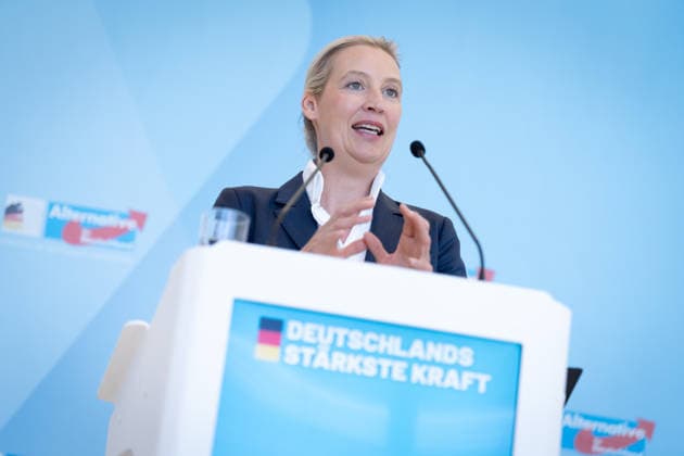 AfD, Alice Weidel Bundestag, Bundestagsfraktion, AfD, Pressestatement, Vorsitzende, Bundessprecherin, Alice Weidel, Vorsitzender, Bundessprecher, Tino Chrupalla Berlin Berlin GER *** AfD, Alice Weidel, Bundestag, Bundestag parliamentary group, AfD, press statement, chairwoman, federal spokesperson, Alice Weidel, chairman, federal spokesperson, Tino Chrupalla, Berlin, Berlin, GER,detected_source_language