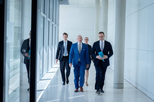 Bundestagsfraktion, CDU CSU, Jens Spahn, Alexander Hoffmann Pressestatement, Bundestag, Bundestagsfraktion, CDU CSU, Vorsitzender, Jens Spahn, CDU, Erster Stellvertreter, Alexander Hoffmann, CSU Berlin Berlin GER *** Bundestag Parliamentary Group, CDU CSU, Jens Spahn, Alexander Hoffmann Press Statement, Bundestag, Bundestag Parliamentary Group, CDU CSU, Chair, Jens Spahn, CDU, First Deputy Chair, Alexander Hoffmann, CSU Berlin Berlin GER,detected_source_language