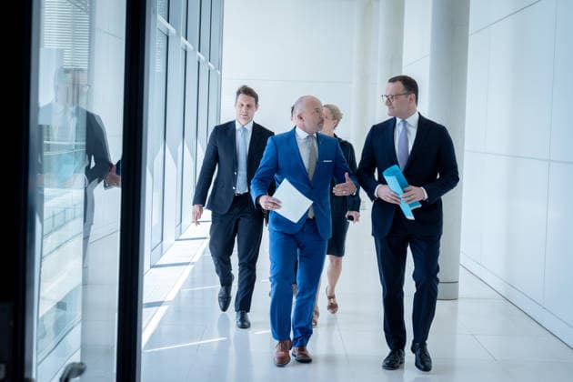 Bundestagsfraktion, CDU CSU, Jens Spahn, Alexander Hoffmann Pressestatement, Bundestag, Bundestagsfraktion, CDU CSU, Vorsitzender, Jens Spahn, CDU, Erster Stellvertreter, Alexander Hoffmann, CSU Berlin Berlin GER *** Bundestag Parliamentary Group, CDU CSU, Jens Spahn, Alexander Hoffmann Press Statement, Bundestag, Bundestag Parliamentary Group, CDU CSU, Chair, Jens Spahn, CDU, First Deputy Chair, Alexander Hoffmann, CSU Berlin Berlin GER,detected_source_language